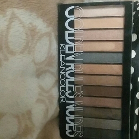 A Makeup Eyeshadow Palette